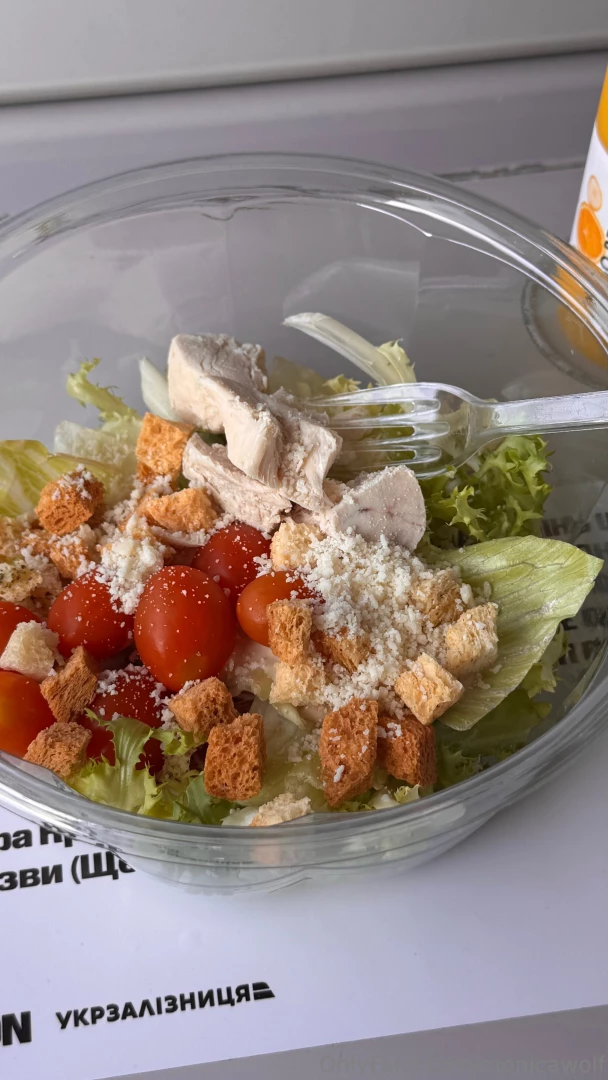 Keeping it light today what s your go-to lazy sunday meal i m always 