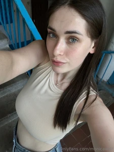 Quick question - what s the first thing you notice when someone sends