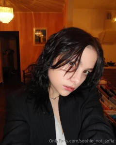 Every picture tells a story what do you think this one says part 1