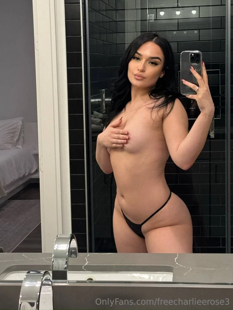 She s got a big booty amp its free she is waiting right now in her dms 