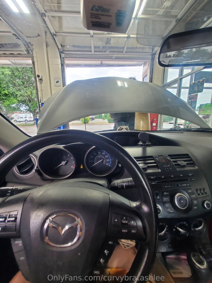 Any daddy wanna help pay my oil change normally i change my own oil 