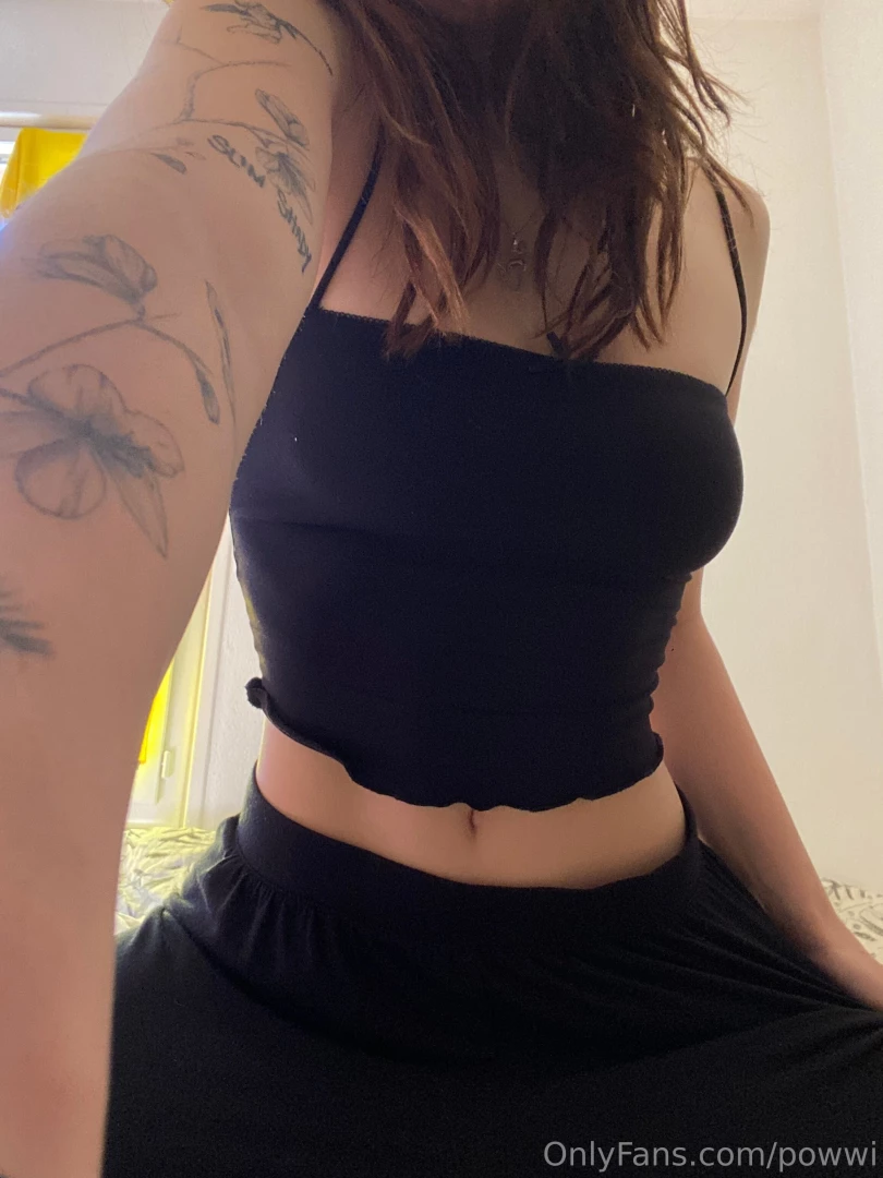 Lowkey showing off my waist 