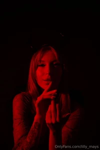 The darkness is thickening and i m taking the stage in my sexiest and