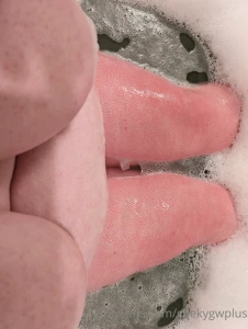 Bubble bath time i really wanna cum does anyone wanna make me cum i part 9