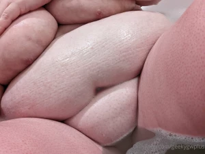 Bubble bath time i really wanna cum does anyone wanna make me cum i part 5