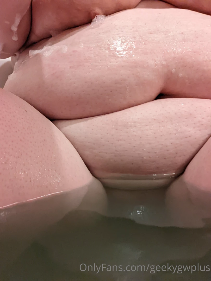 Bubble bath time i really wanna cum does anyone wanna make me cum i part 7 