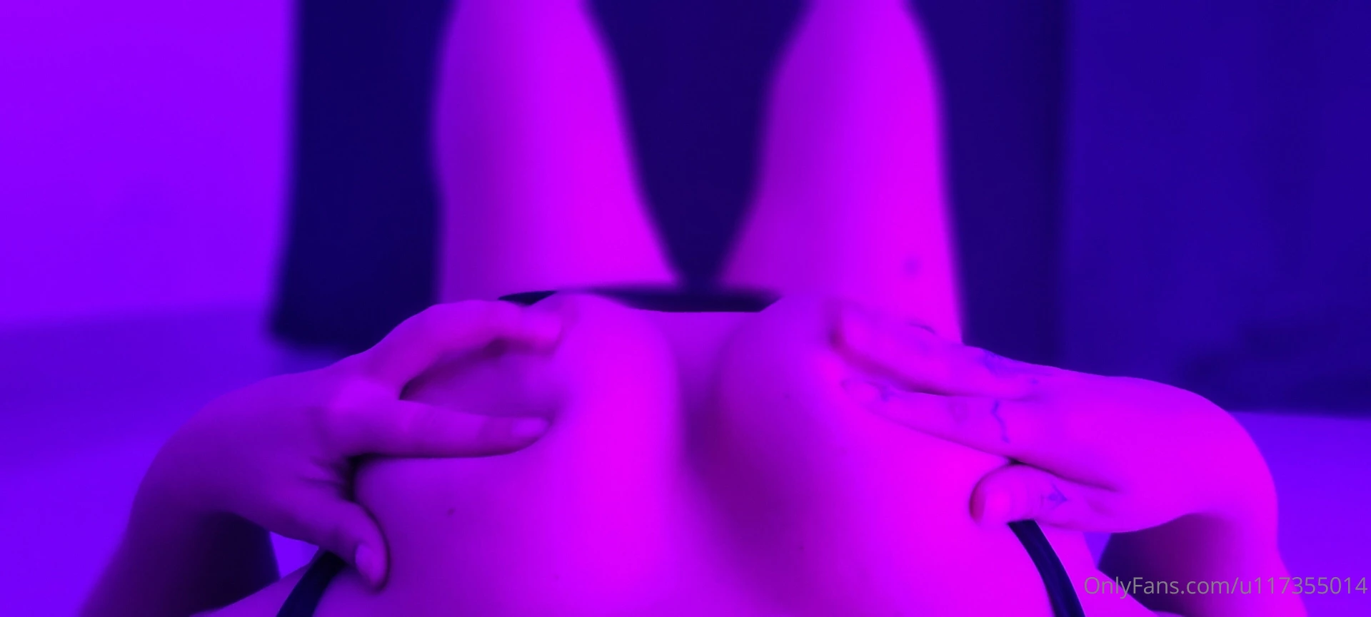 Tarde de acariciar mis senos las lindas curvas de una mujer part 1 