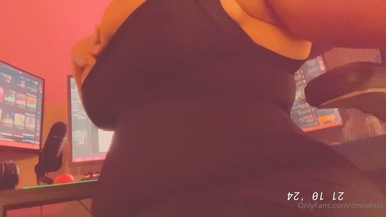 Sometimes when i m working i just pull out my titties and play with 