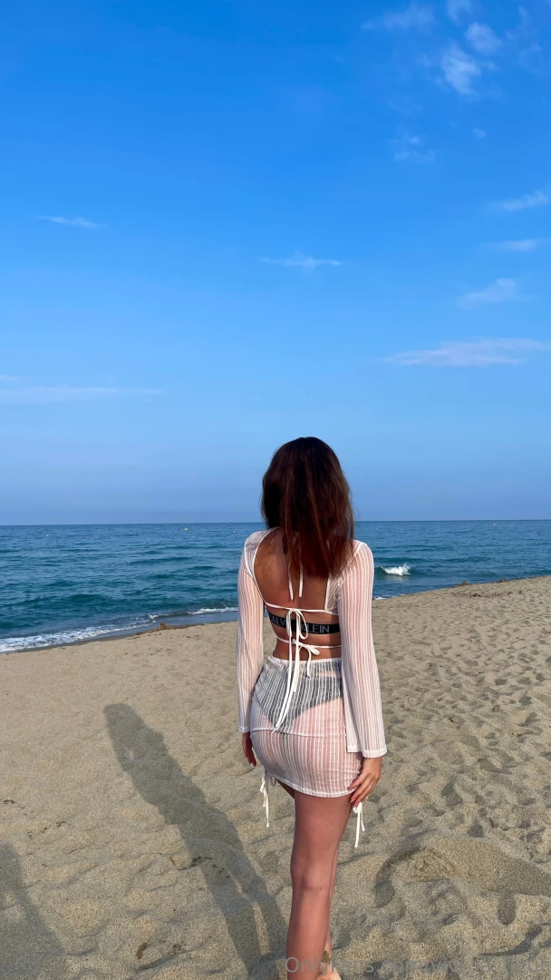 I so want to go to the beach right now i want the waves to hit my body 