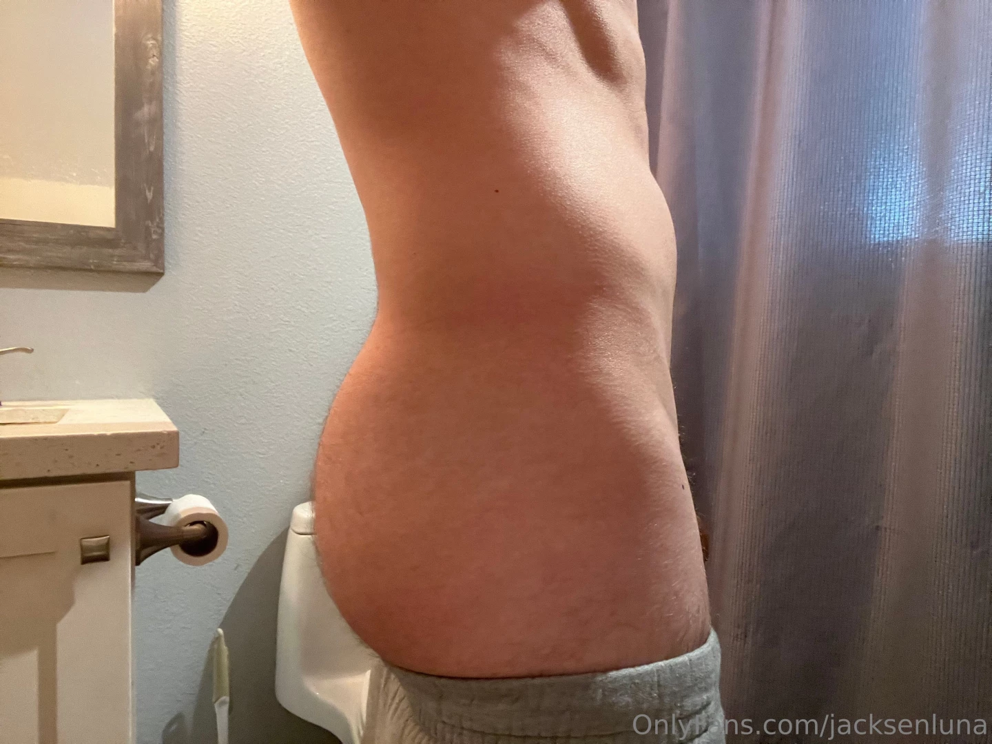 Cleaning up my vault and i put some of my favorite ass pics together 