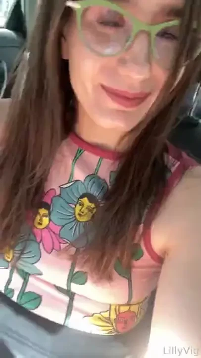 I lost my car key in my pussy watch me insert and push it out recorded 