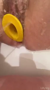 Love when maeibeyoursub pisses in my cervix