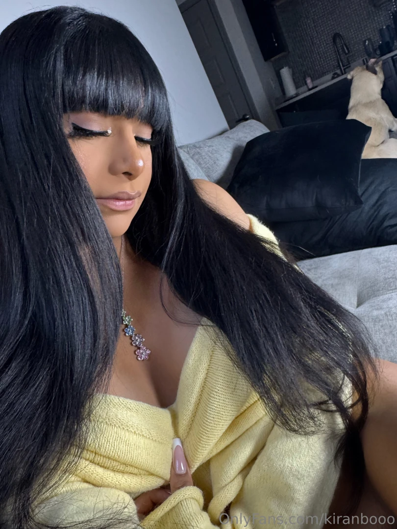 Who wants to come over and give me neck kisses 