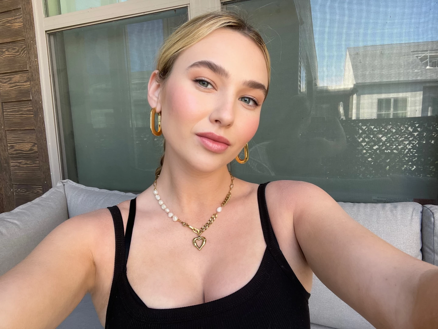 Babe you seriously have to unlock this huge bundle if you actually part 1 