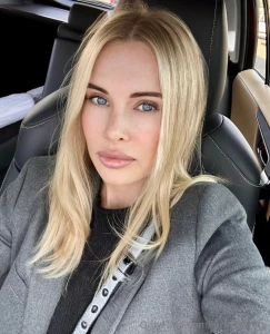 Hi i m the_snow_queen mommy who will punish you for bad behavior i am part 3