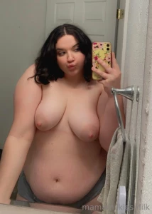 Really need some cute xmas nails to scratch your back with as you