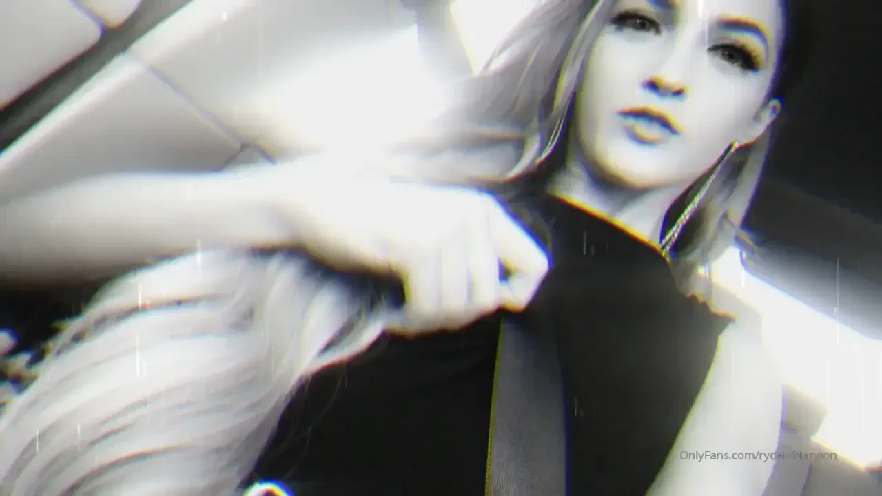 Love flashing my tits whilst driving in the car 