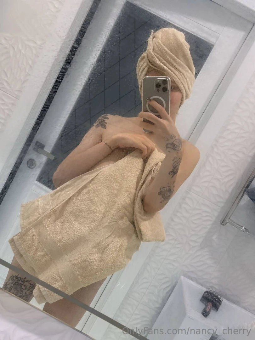 Just got out of the shower my skin smells like my favorite gel and my 