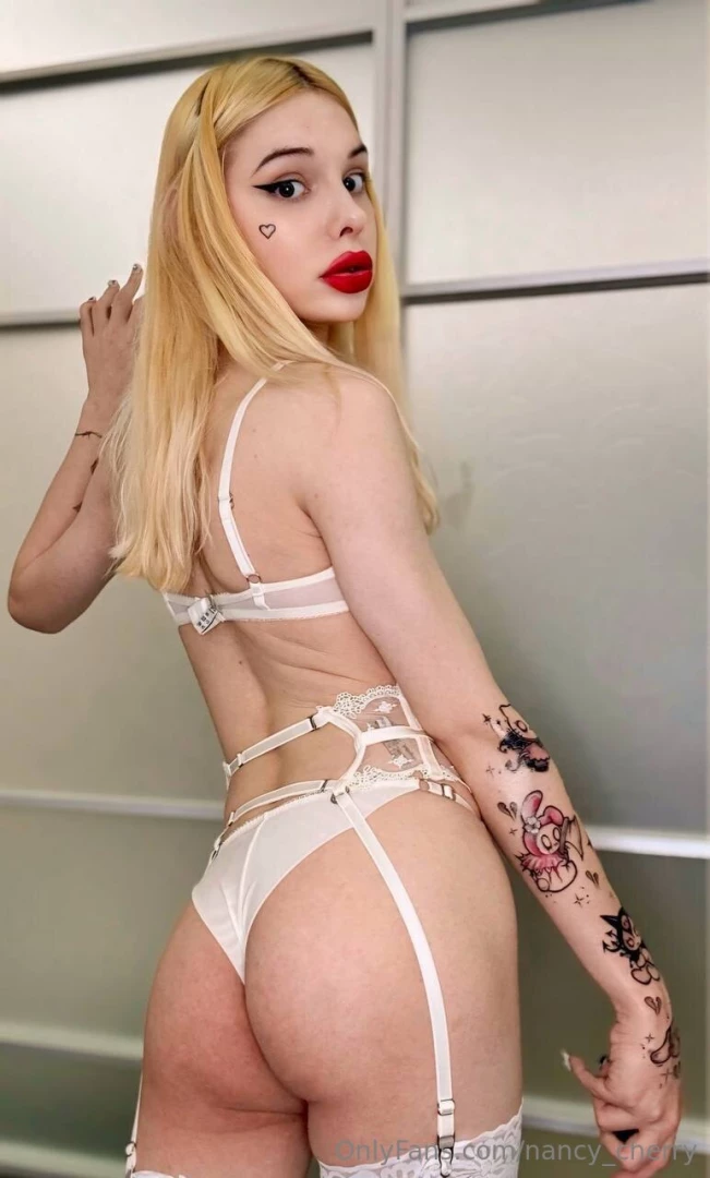 Sexy and passion in every detail in every look love these photos and 