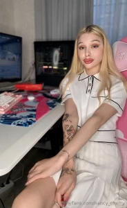 Good morning darlings i start my day with a cup of aromatic coffee