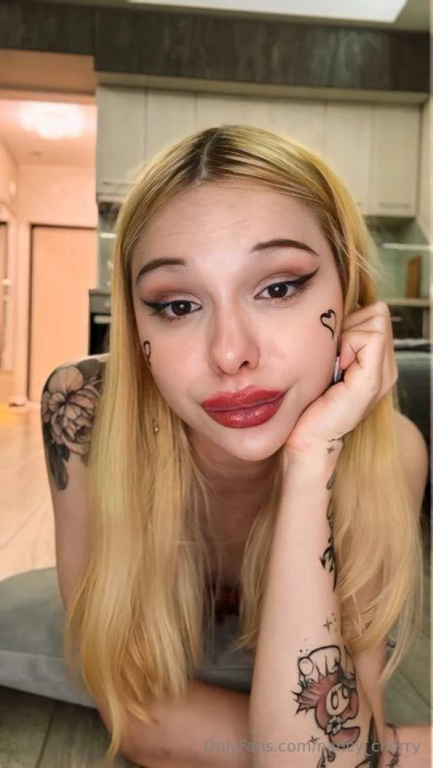 Good morning i m having a lazy monday the weather outside is overcast 