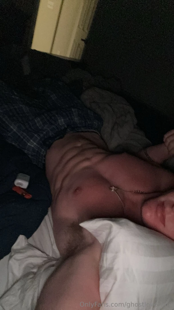 Laying in bed lonely message me 
