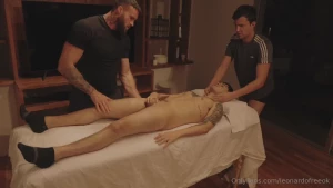 Hot massages from my friend desmides masajes calientes de mi amigo