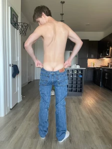 Brett_dream has some insanely hot free ball jean photos just posted up