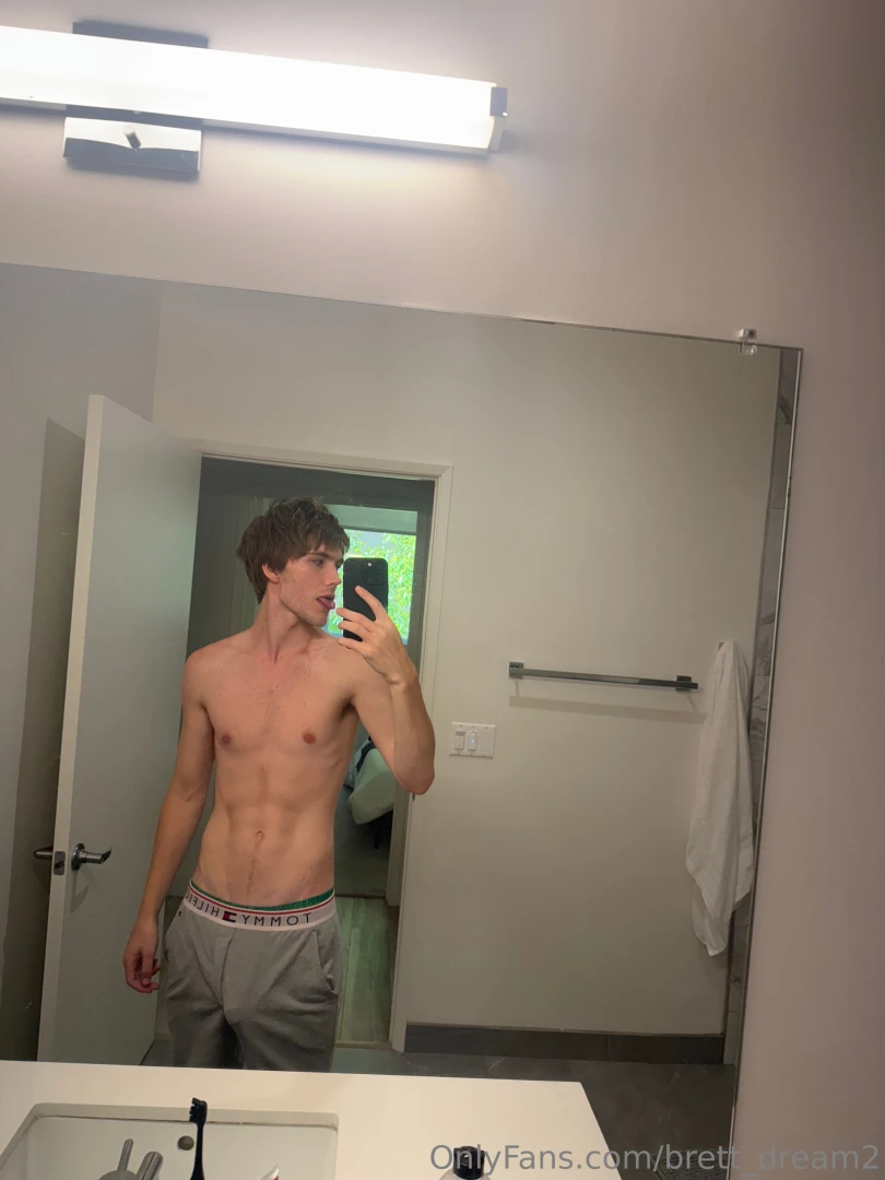 Live show starting now on brett_dream 