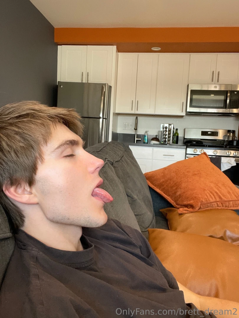 Anyone need a tongue i have cumdies for sale message me if you want 