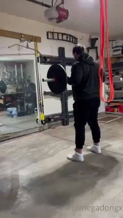 Sneak into my shower and suck me off at planet fitness right after 