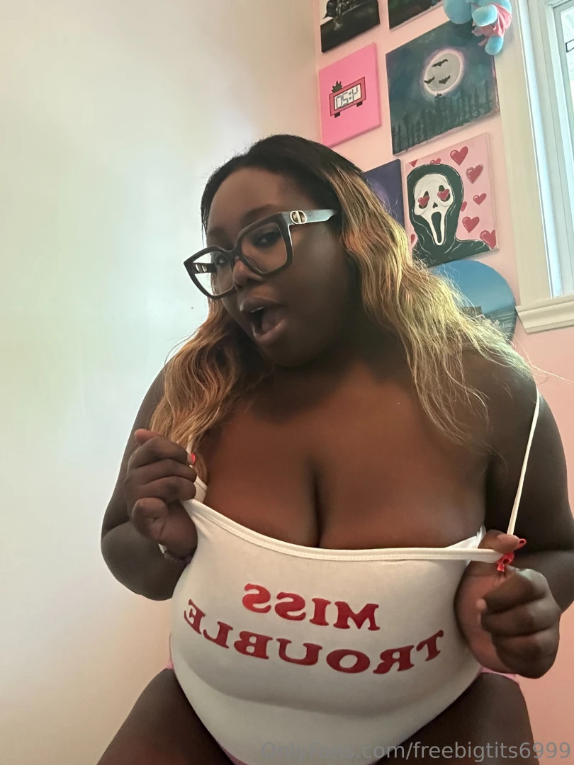 Showing you how much these tits wanna get let out amp bounce all over 