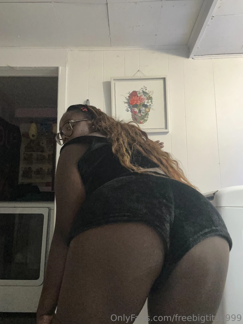 Eat it from the back while i twerk on your face 