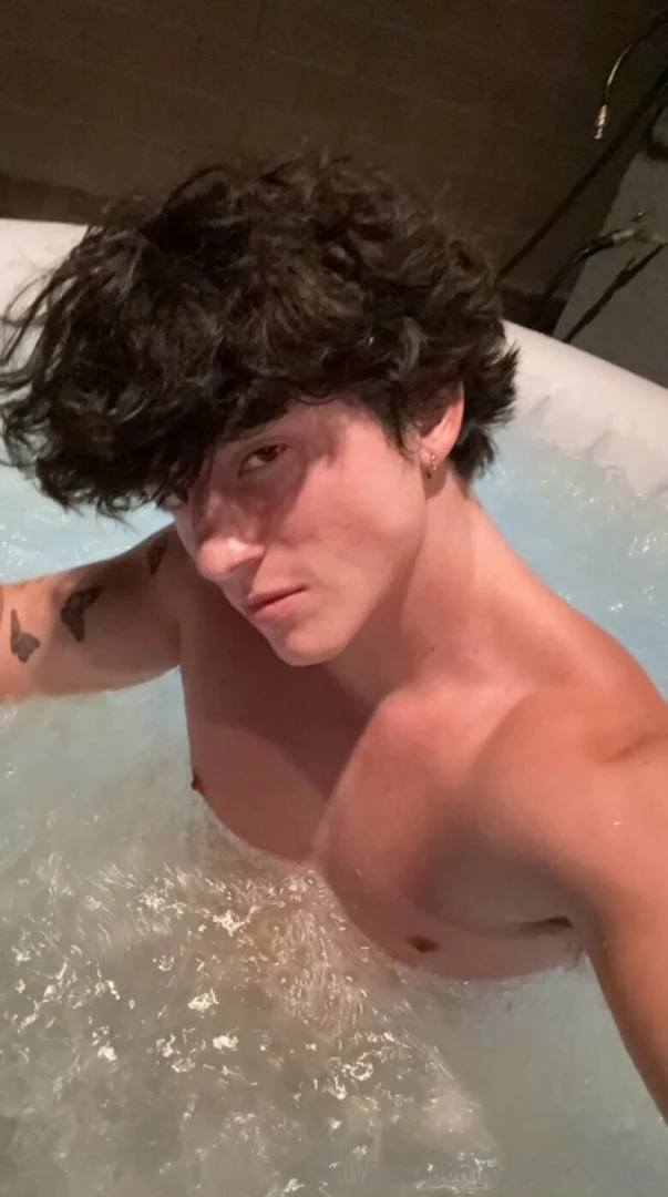 Someone send me something freaky lol can t waste a rock hard cock on 