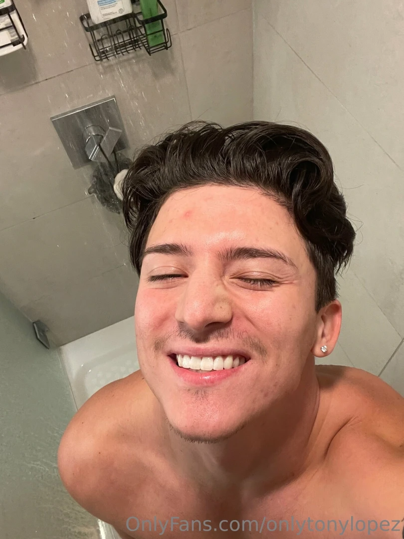 In the shower rn dm me to join me right now babes 