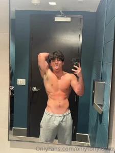 Grey sweats for the win part 1