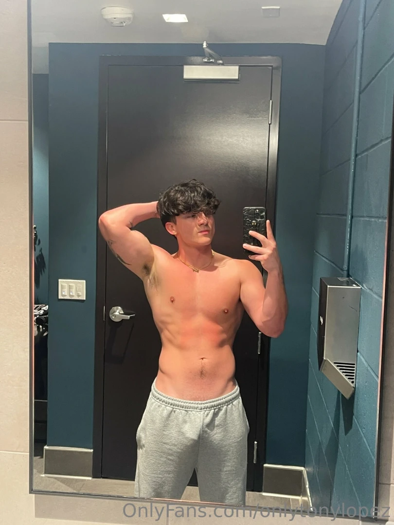 Grey sweats for the win 