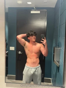 Grey sweats for the win