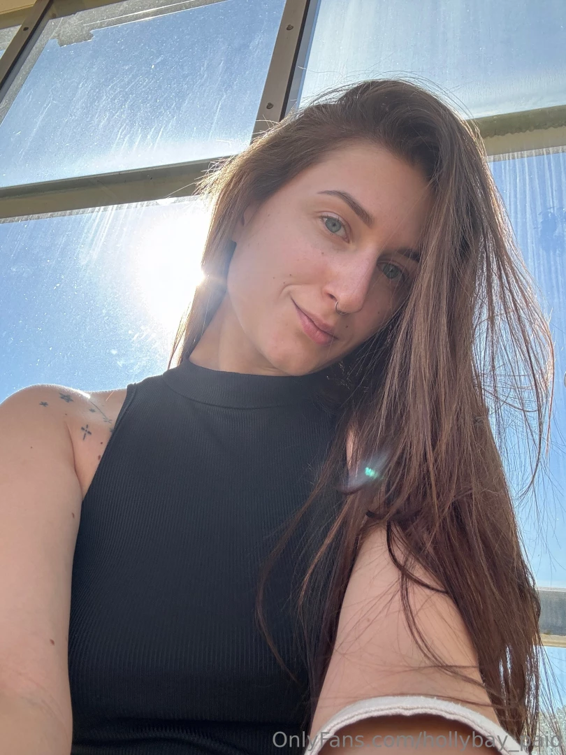 The rays of sunshine warm me 