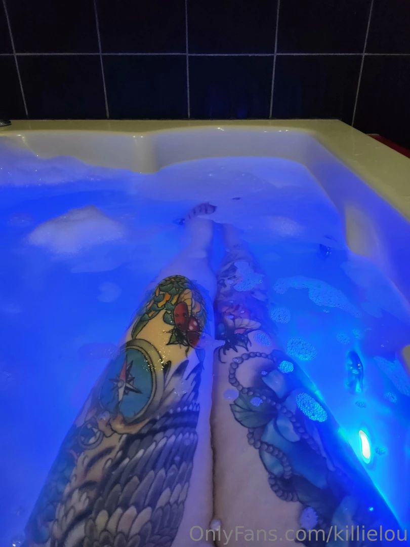 I m all alone in a hotel in such a nice bath a bath that has jets i 