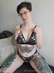 If you wanna see my pussy spread open on the feed head over to part 30