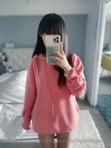 Sorry i can t show you what s underneath my hoodie when we were at the part 2