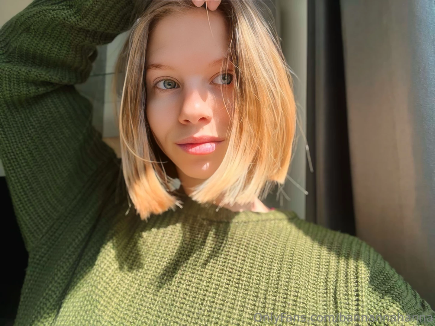 I love these moments - the warm sun shining through my window these 