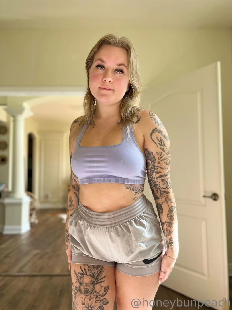 I can be sweet or spicy for you tap over to honeybunpeach 