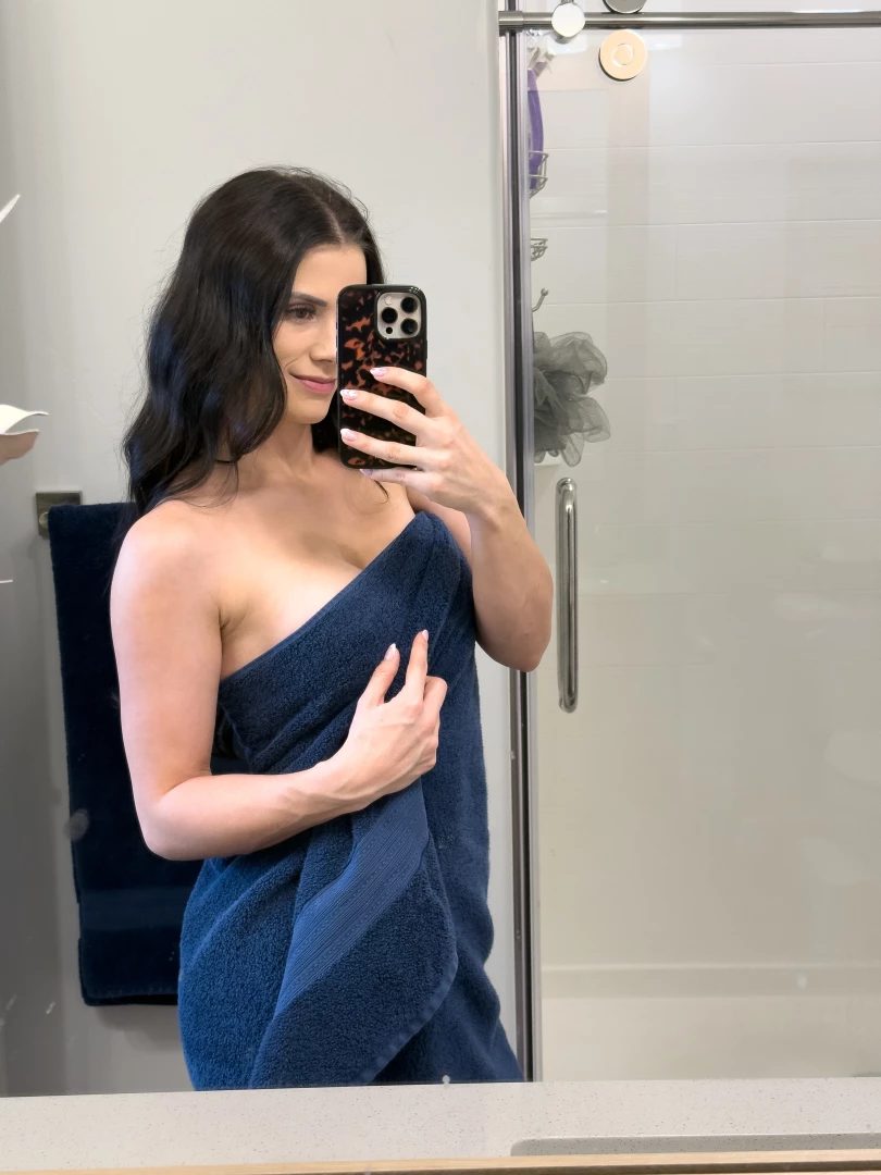 Doing customs tonight join my vip and i ll make you whatever you want 