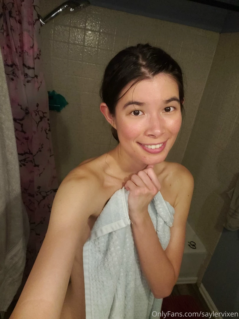 Having some bathtub fun with my shane diesel dildo maybe i ll get to 