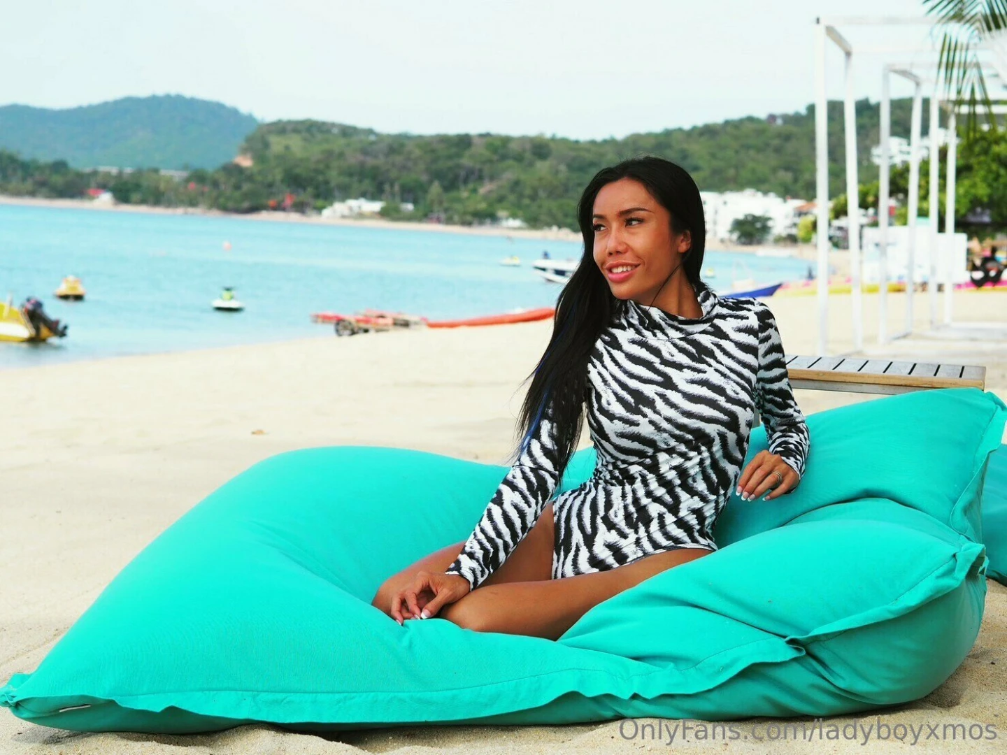 I love traveling and being inspired by new places every time i find 