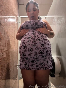 I love that ive been walking around lately looking heavily pregnant
