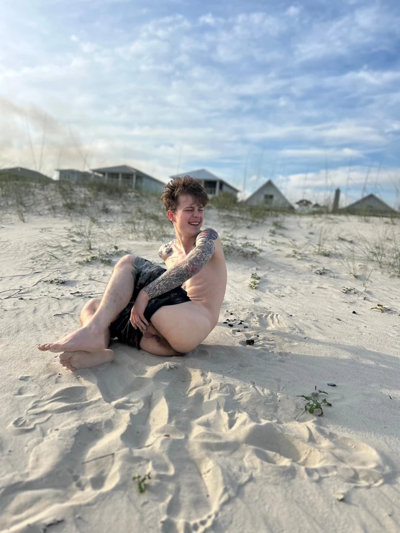 I told you i might of got some nudity at the beach and i did 