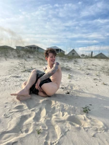I told you i might of got some nudity at the beach and i did